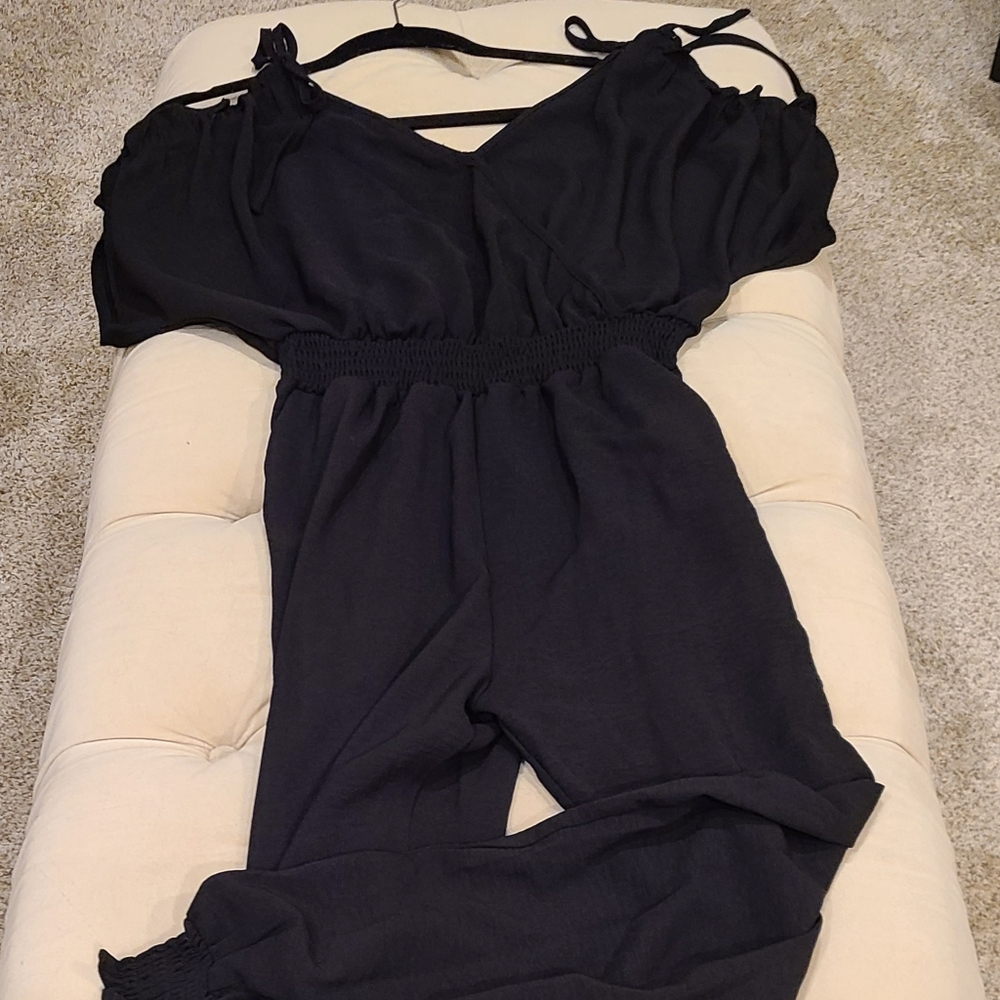 Black short sleeve cold shoulder jumper